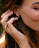 Oorstekers 18krt geelgoud briljantsaffier